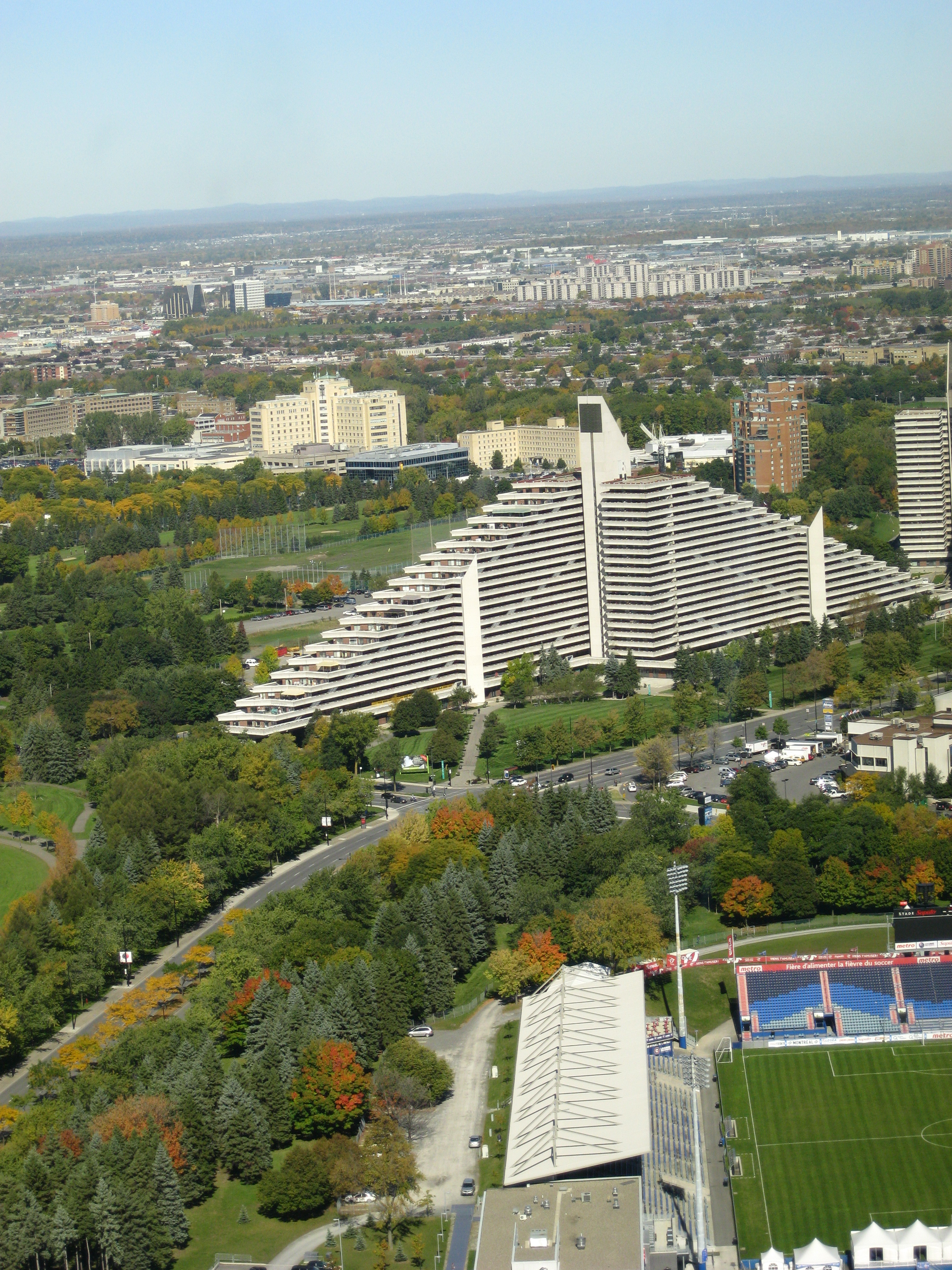 La villa olímpica vista desde lo alto de la torre del estadio