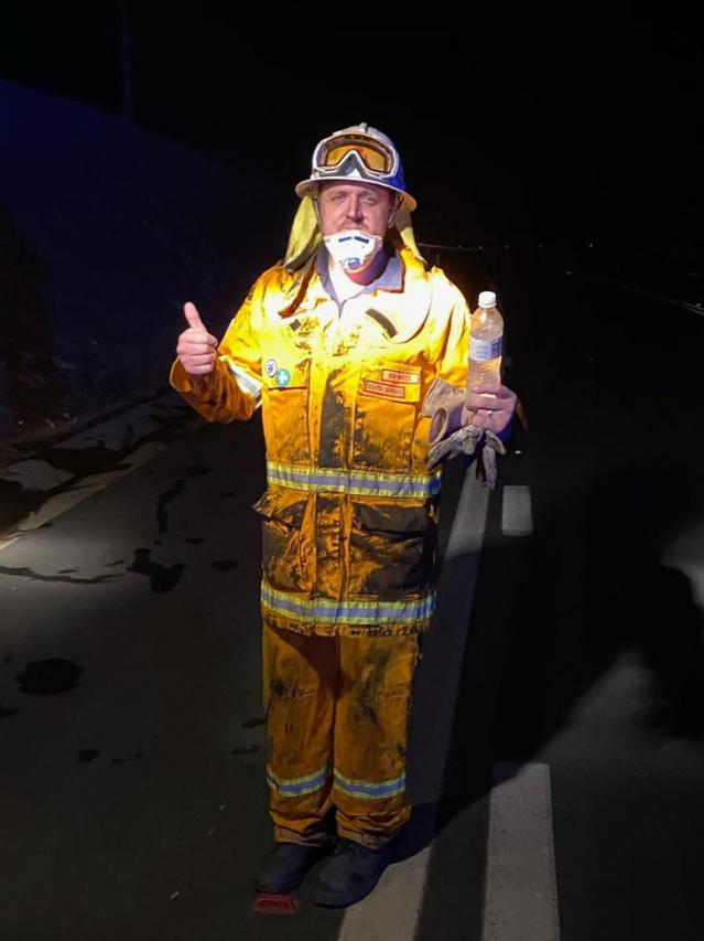 BEN MATES EL OLÍMPICO QUE AYUDÓ COMO BOMBERO VOLUNTARIO EN LA OLA DE